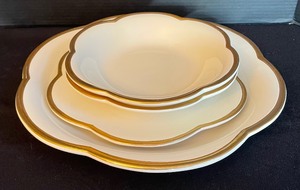 lot 153 image: Pretty Pottery Barn Serving Platter and Bowls