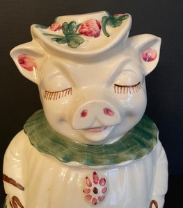 lot 21 image: Antique Shawnee Winnie Pig Cookie Jar