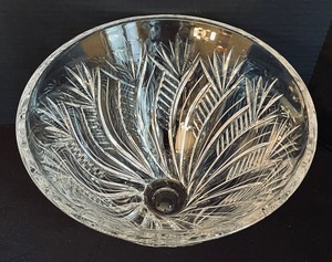 lot 170 image: Elegant Crystal Bowl