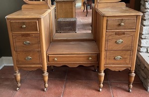 lot 24 image: Vintage Vanity on Casters