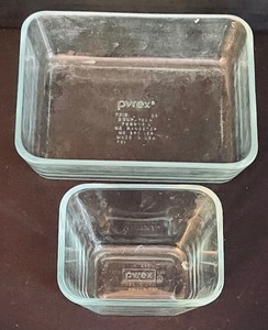 lot 177 image: 9 Piece Pyrex Grouping