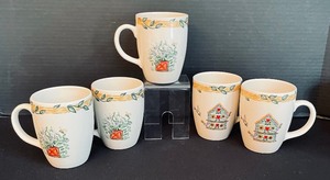lot 187 image: Thomson Pottery Grouping