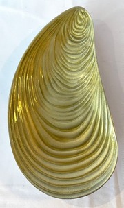 lot 183 image: Stunning Shell Decor by Tommy Bahama