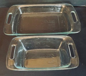 lot 225 image: Four Pyrex 2 Handled Bakeware