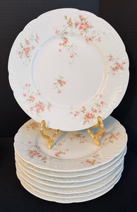 lot 230 image: Theodore Haviland Limoges of France Dishware