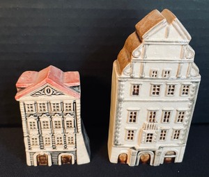 lot 231 image: Miniature Village Decor