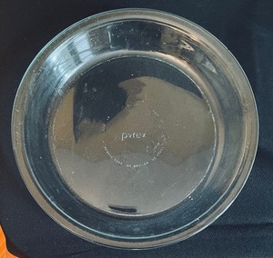 lot 233 image: Pyrex and Anchor Hocking Bakeware