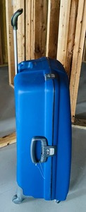 lot 238 image: Samsonite Rolling Suitcase