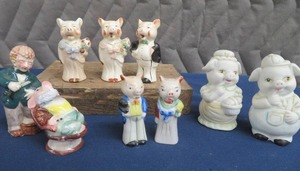 VINTAGE SALT AND PEPPER SHAKERS