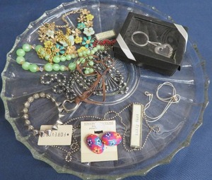 GLASS PLATTER OF JEWERLY