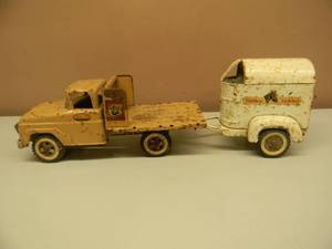 lot 1 image: Vintage Tonka Farms Early 60s Truck With Horse Trailer Awesome Collectible MOUND, MN.