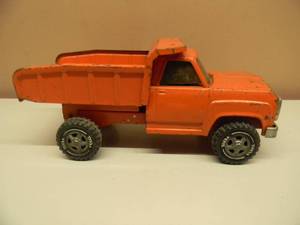 lot 10 image: Vintage 70s Orange Tonka Dump Truck - Great Collectible - SEE PICTURES