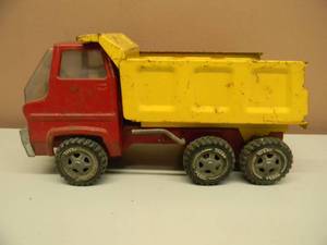 lot 12 image: Vintage 70s Red and Yellow Tonka Dump Truck - SEE PICTURES