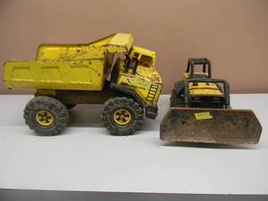 lot 16 image: Vintage Mighty Tonka Dump Truck and Tonka Bulldozer set -  Great Collectible - See Pictures