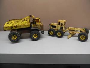 lot 20 image: Vintage Mighty Tonka Dump Truck and Tonka Road Grader set -  Great Collectible - See Pictures