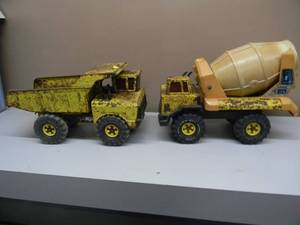 lot 21 image: Vintage Mighty Tonka Dump Truck and Tonka Cement Mixer set -  Great Collectible - See Pictures