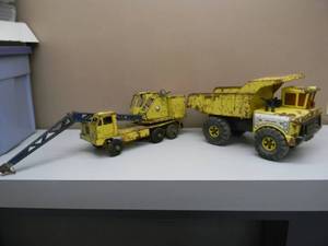 lot 23 image: Vintage Mighty Tonka Dump Truck and Tonka Crane set -  Great Collectible - See Pictures