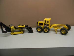 lot 24 image: Vintage Tonka Road Grader and Vintage Tonka Backhoe Excavator set -  Great Collectible - See Pictures