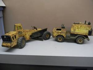 lot 29 image: Vintage Tonka Road Grader and Vintage Tonka Truck set - Great Collectible - See Pictures