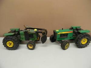 lot 45 image: Vintage - set of 2 - Tonka Green Farm Tractors - Great Collectible - See Pictures