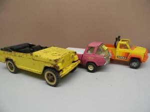 lot 49 image: Vintage - set of 3 - Tonka Pink pick-up, Tonka orange and yellow Baja truck and Tonka jeep - Great Collectible - See Pictures