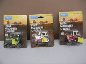 lot 57 image: Set of 3 - 164 Ertl Case Agri-King Toy Tractor Farm Machinery Of The World - New In Package - See Pictures
