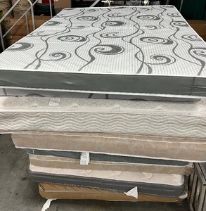 LOF OF 10 USEDNEW RV MATRESSES