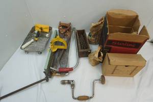 lot 4 image: nails, tools, (2 boxes)