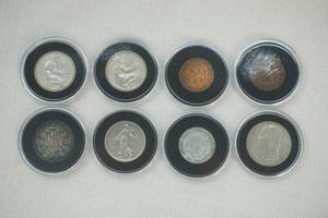 lot 19 image: Currency