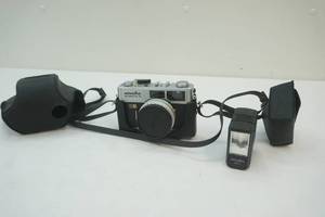 lot 26 image: Minolta matic camera