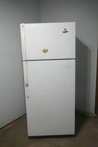 lot 34 image: General electric refrigerator