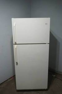 lot 36 image: Gibson  refrigerator