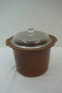 lot 60 image: stone ware crock pot crock