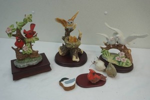 lot 66 image: ceramic birds