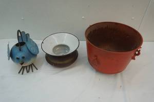 lot 78 image: cast iron pot