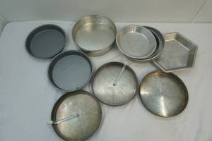 lot 79 image: baking pans
