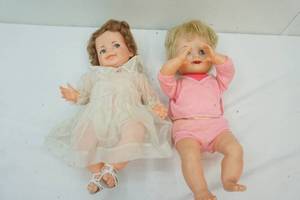 lot 89 image: dolls