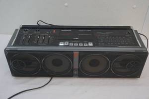 lot 98 image: Magnavox boom box