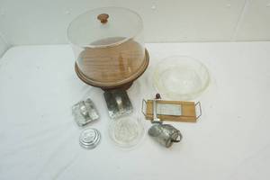 lot 99 image: cake saver plate