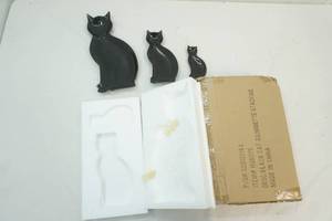 lot 115 image: cat deco trays