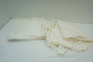 lot 124 image: lace table cloths