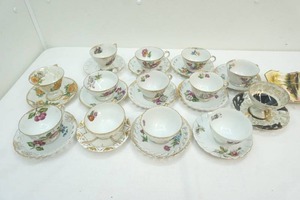 lot 130 image: tea cups