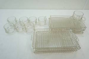 lot 132 image: luncheon plates
