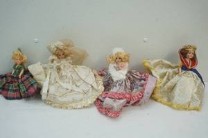 lot 262 image: world dolls