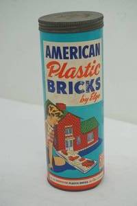 lot 292 image: vintage American plastic bricks