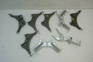 lot 299 image: corner clamps