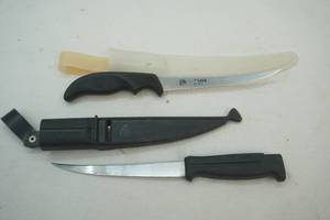 lot 356 image: knives