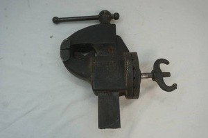 lot 374 image: bench vise