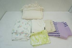 lot 383 image: bed linens