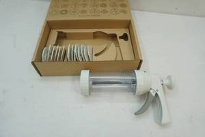 lot 384 image: pampered chef cookie press